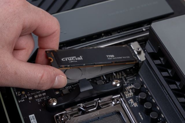 Crucial ssd T700 install
