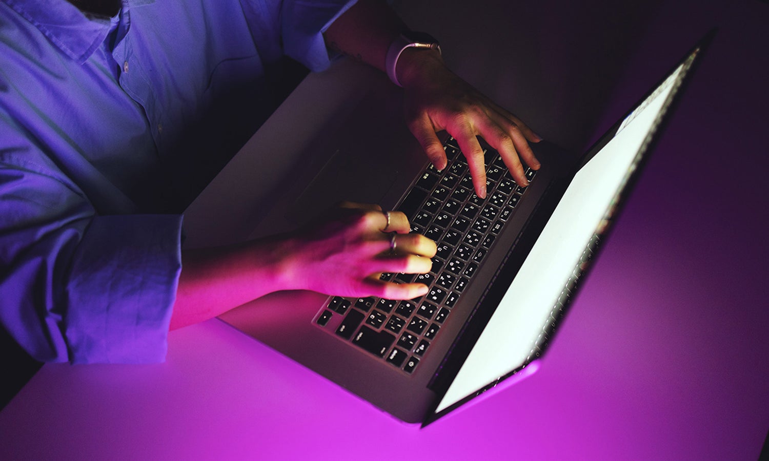 Hands using a laptop