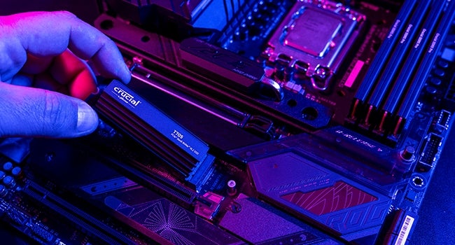 Crucial T700 1TB PCIe Gen5 NVMe M.2 SSD with heatsink