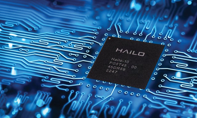 蓝色电路板上的 Hailo 10 芯片