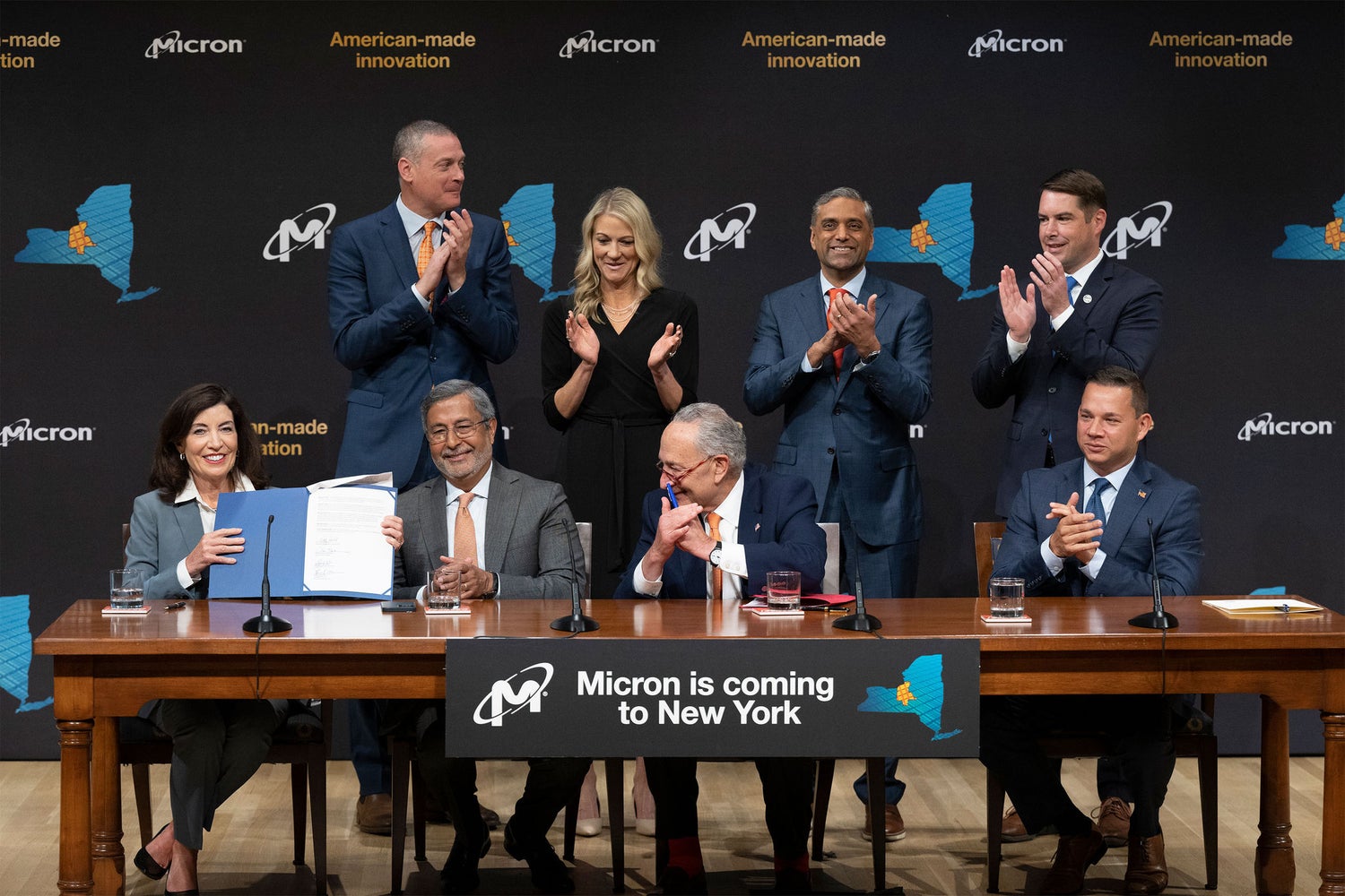 Photo 03 from the New York signing event