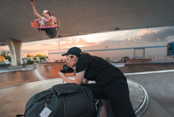 Crucial DDR5 UDIMM-Module auf einem Schreibtisch