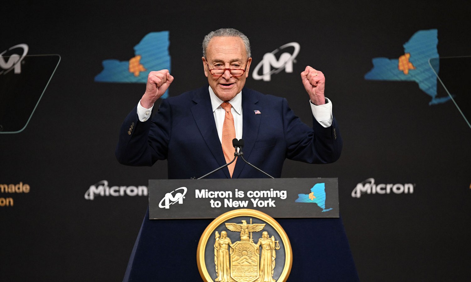 Photo 16 from the New York signing event