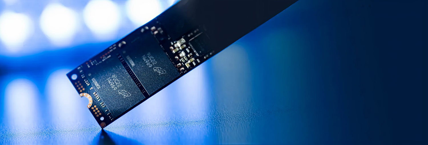 Crucial P5 Plus keyboard background image