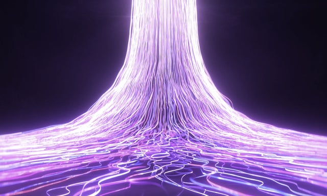 霓虹激光灯映照下的幽暗隧道