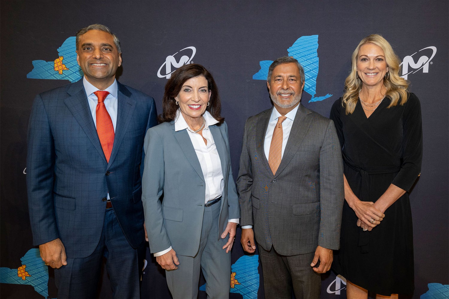 Photo 05 from the New York signing event