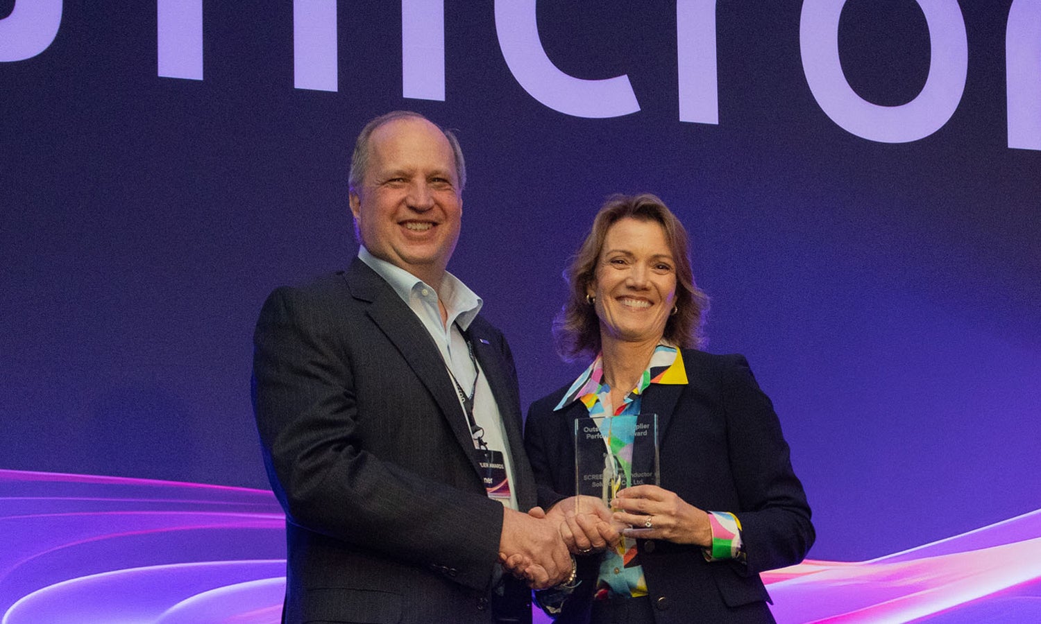 Elizabeth Elroy presenting the award to Laszlo Mikulas