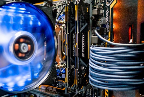 Abbildung von Komponenten in einem Computergehäuse