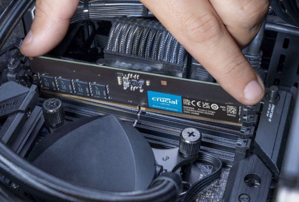 DRAM、ソリッドステートドライブ（SSD）、メモリのアップグレード