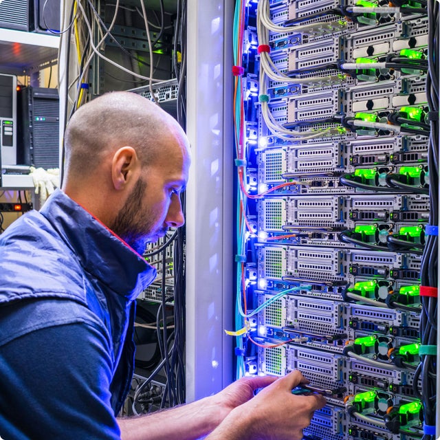 Man inserted the server memory