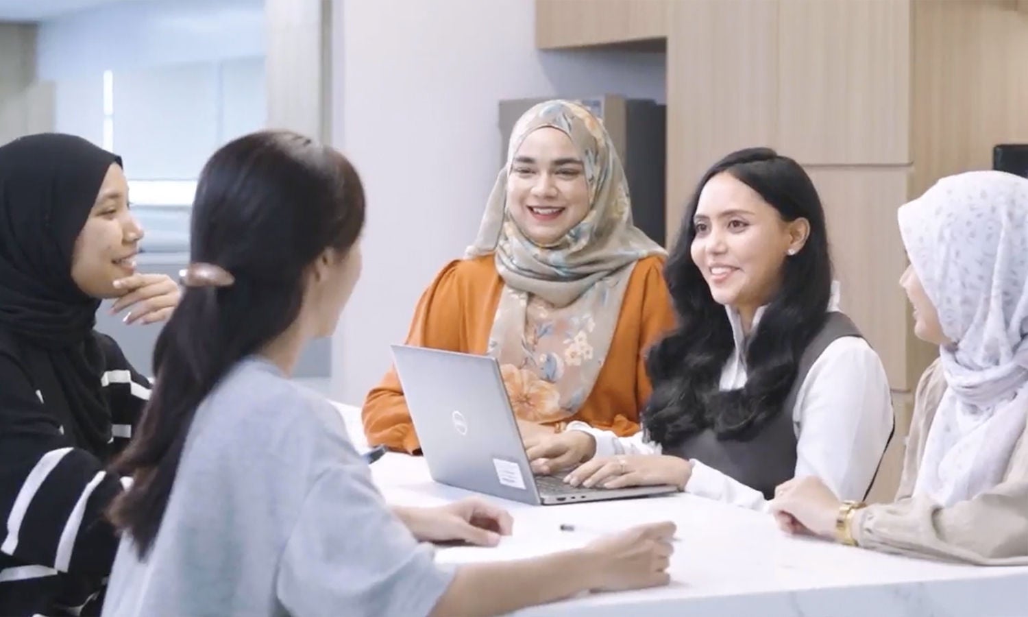 Women coworkers collaborating