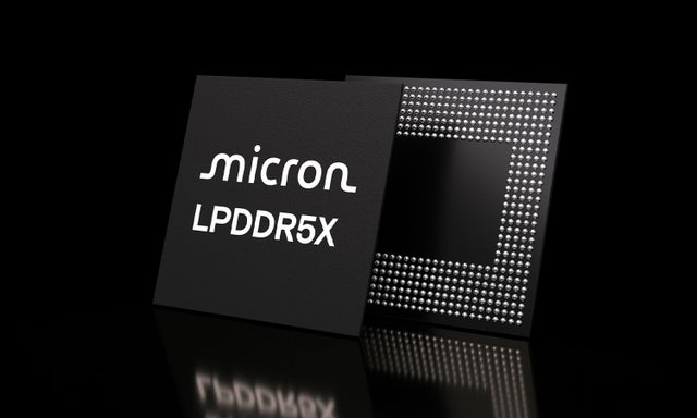 美光 LPDDR5X 晶片與美光 UFS 4.0 晶片並排展示