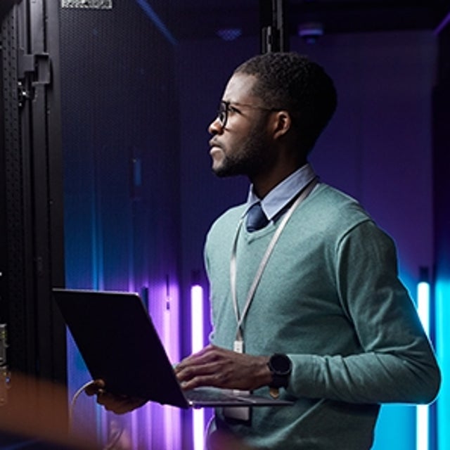 밤의 고속도로 조명 