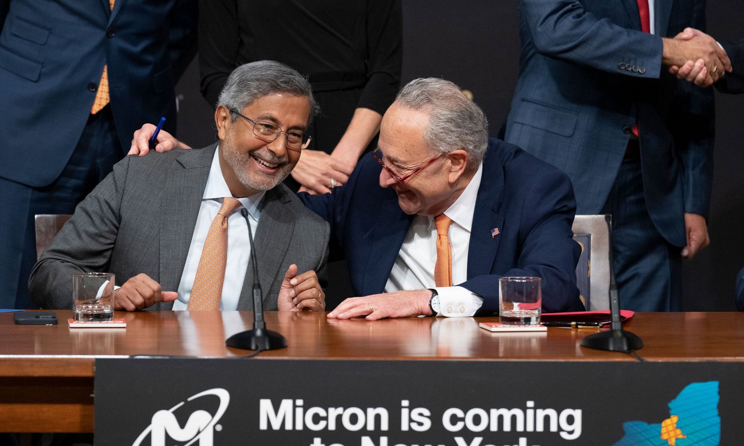 Photo 02 from the New York signing event