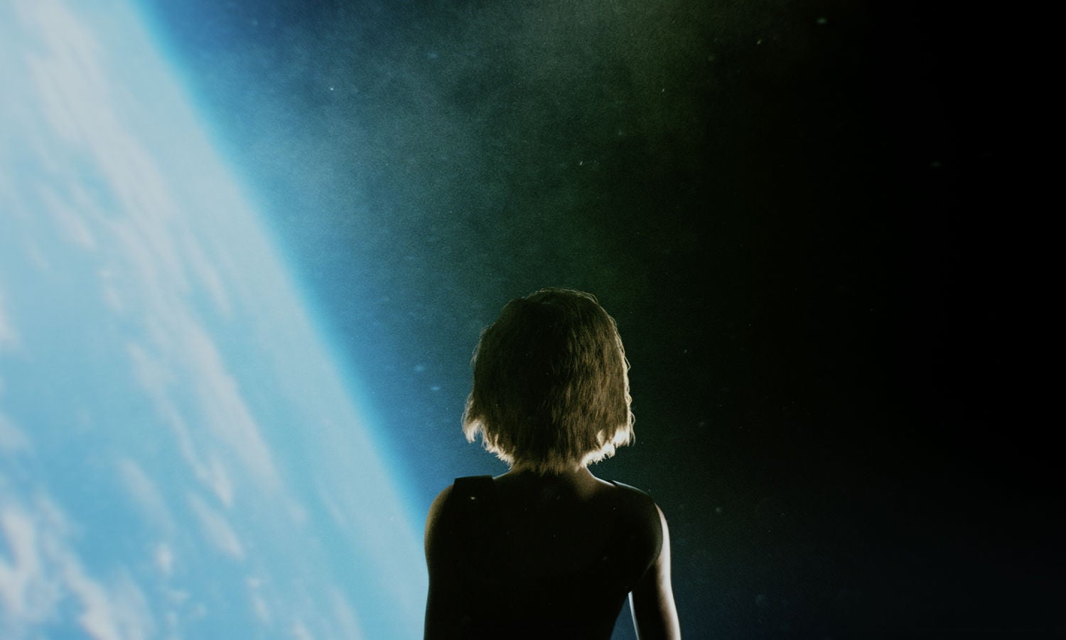 彩色燈光穿過隧道