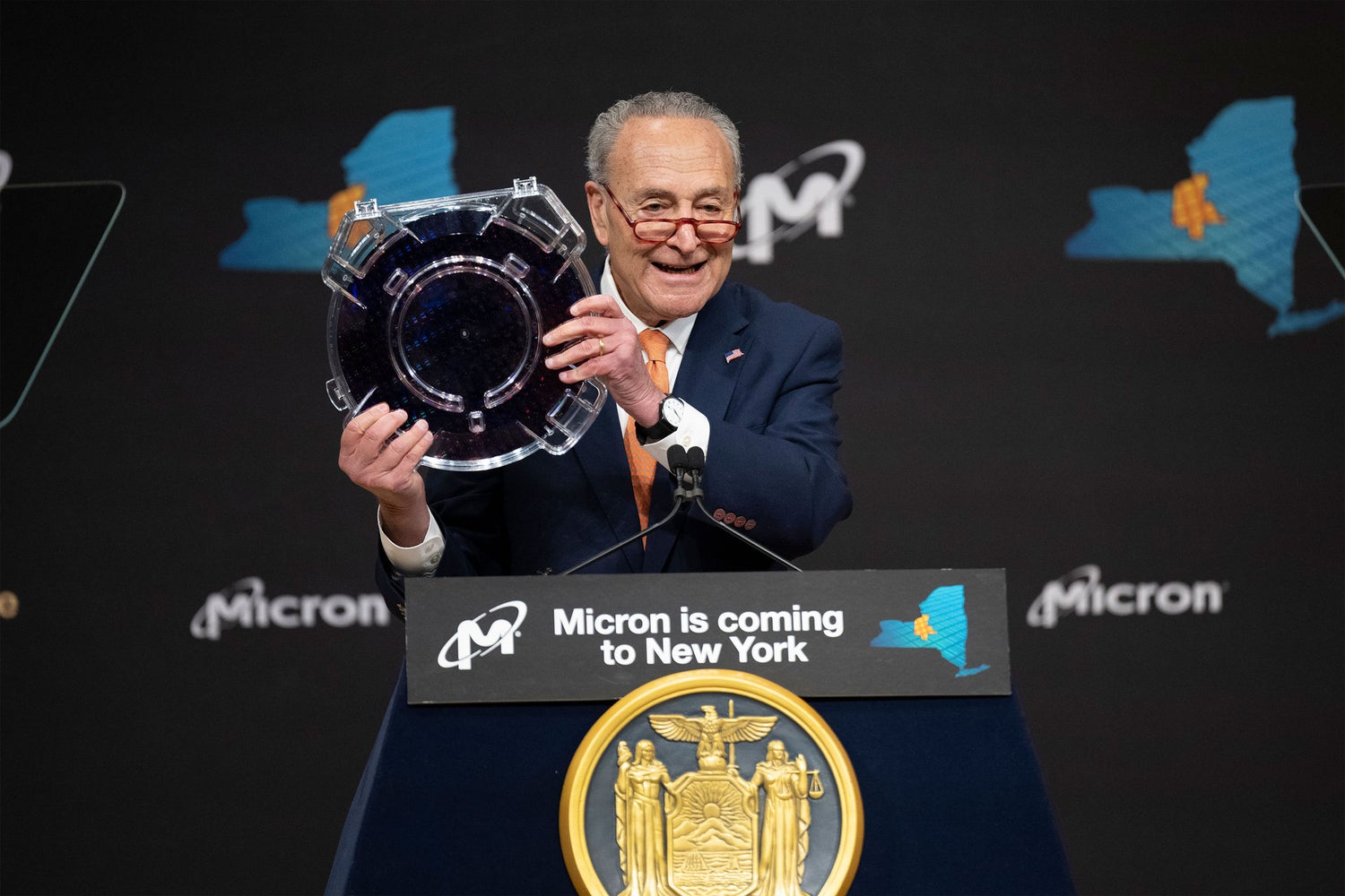 Photo 09 from the New York signing event