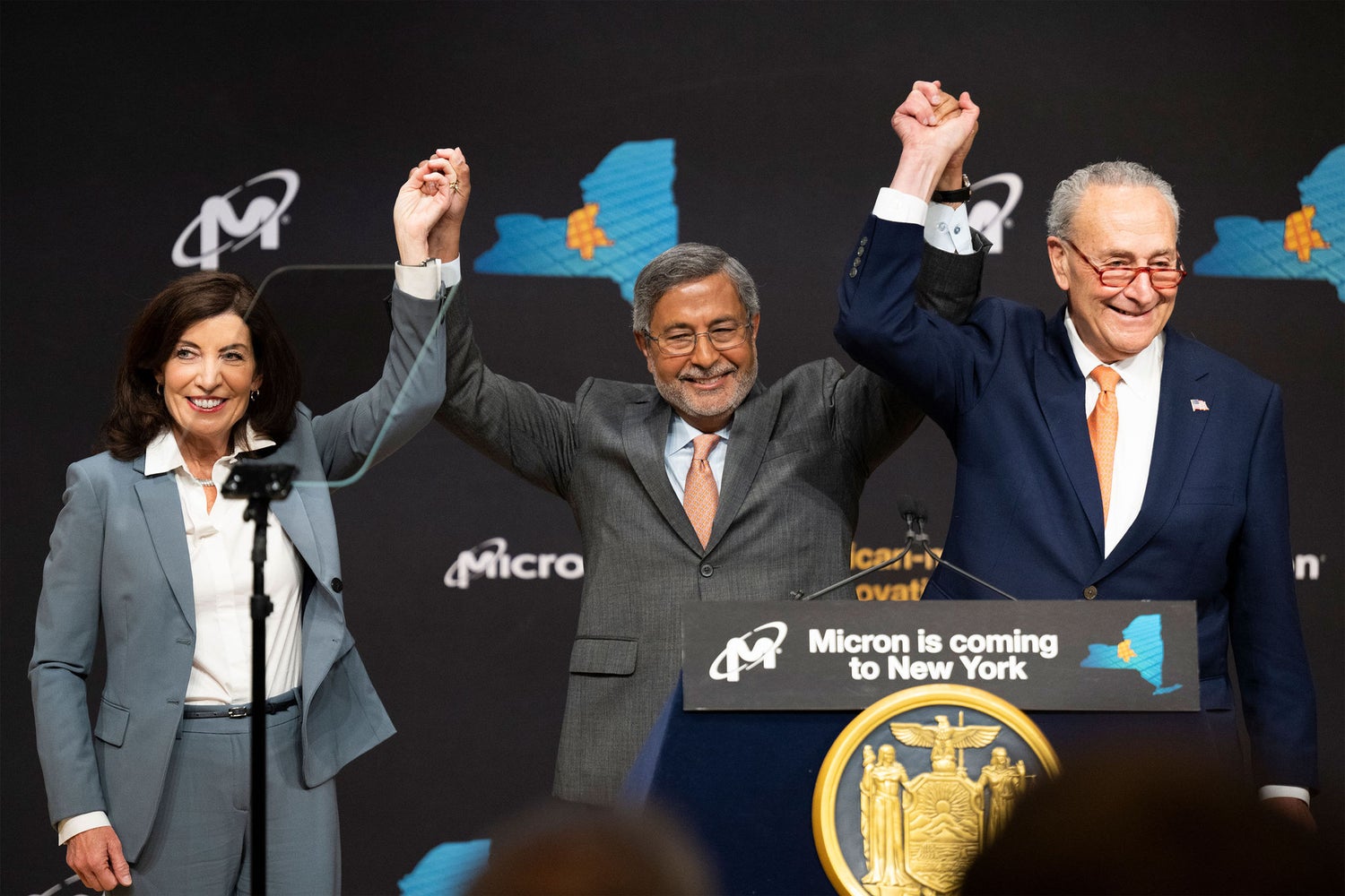 Photo 07 from the New York signing event